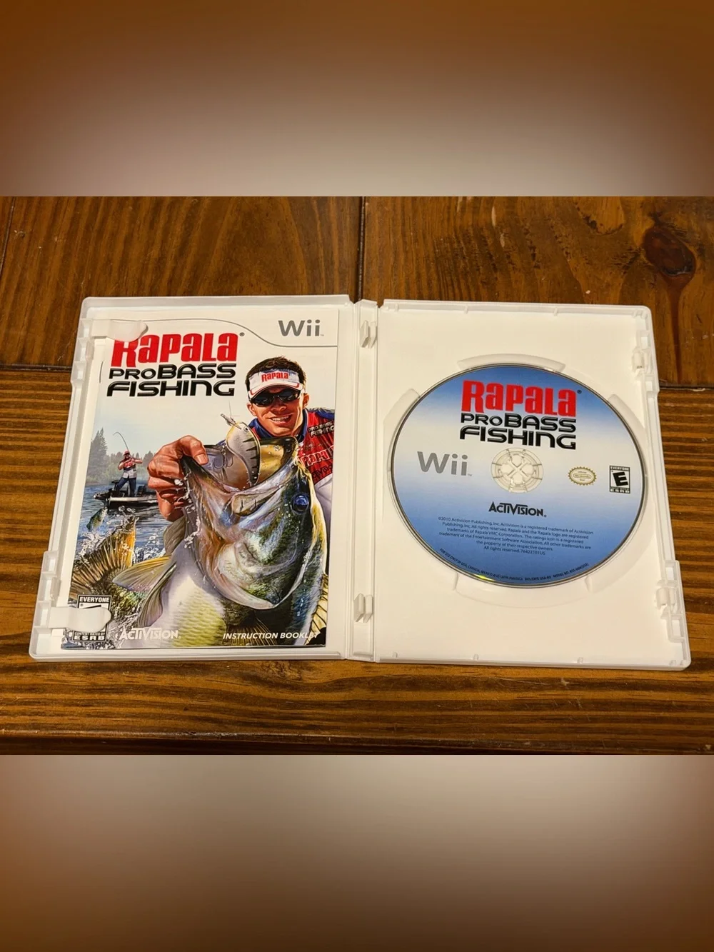 Rapala Pro Bass Fishing Nintendo Wii Game Complete with Case and Manuel